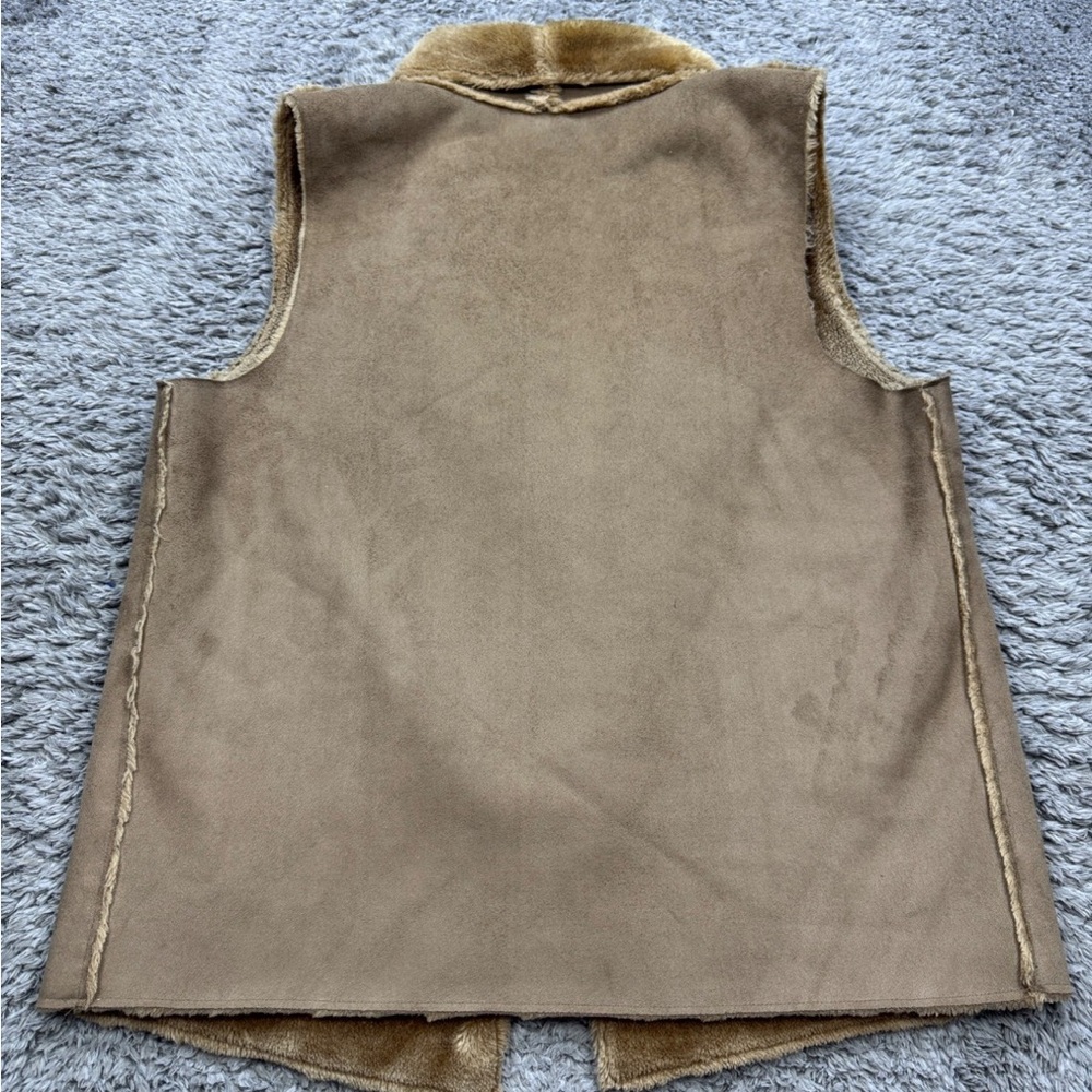 Neiman Marcus Camel Faux Shearling Vest - Picture 4 of 6